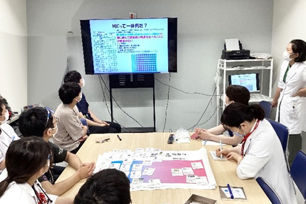 写真:他職種への教育ワークショップ