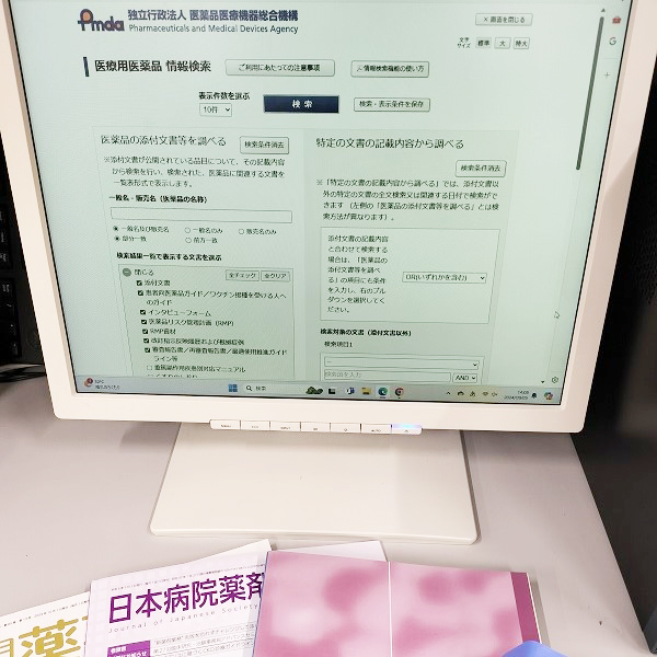 写真:薬剤部 DI（医薬品情報業務）