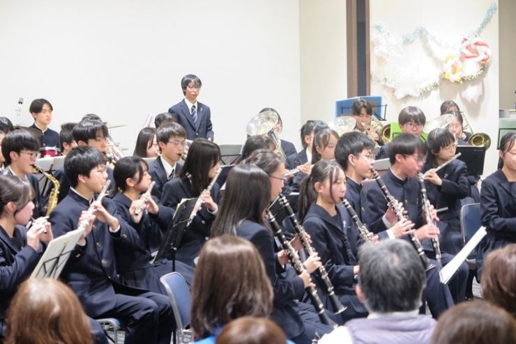 移転10周年コンサートの写真　吹奏楽部の演奏